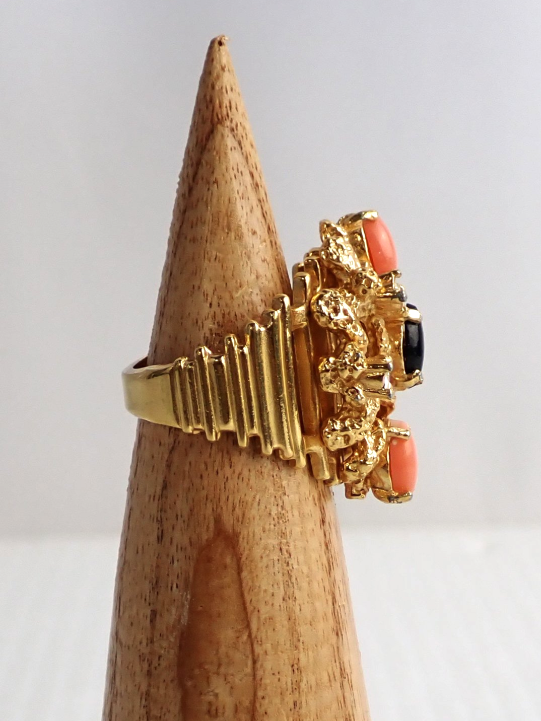 WIN+Online+Shop+Women+In+Need+Community+Cooperative+Resale+Thrift+Store+Jewelry+Gold+Silver+Clothing+Shoes+Home+Interior+Decor+Furniture+Antiques+Vintage+Books+Christmas+Victoria+BC+%2844%29.png