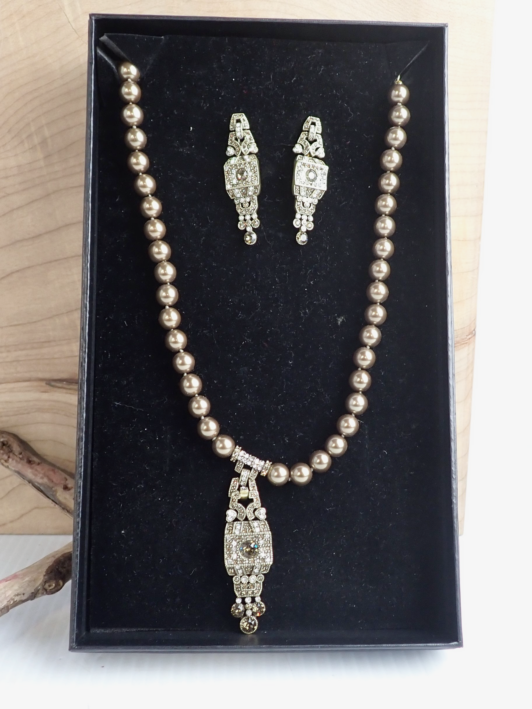 WIN+Online+Shop+Women+In+Need+Community+Cooperative+Resale+Thrift+Store+Jewelry+Gold+Silver+Clothing+Shoes+Home+Interior+Decor+Furniture+Antiques+Vintage+Books+Christmas+Victoria+BC+%2820%29.png