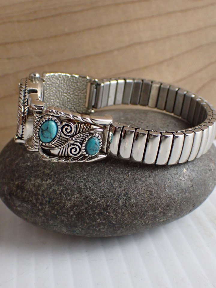 WIN-Online-Shop-Women-In-Need-Community-Cooperative-Resale-Thrift-Store-Jewelry-Gold-Silver-Clothing-Furniture-Antiques-Vintage-Books-Christmas-Victoria-BC- (249).JPG