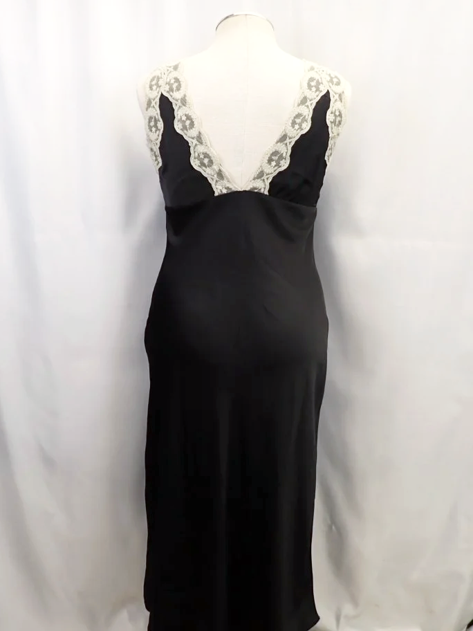 WIN-Online-Shop-Women-In-Need-Community-Cooperative-Resale-Thrift-Store-Jewelry-Gold-Silver-Clothing-Furniture-Antiques-Vintage-Books-Christmas-Victoria-BC-+%2830%29.png