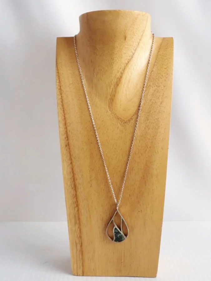 WIN-Online-Shop-Women-In-Need-Community-Cooperative-Resale-Thrift-Store-Jewelry-Gold-Silver-Clothing-Furniture-Antiques-Vintage-Books-Christmas-Victoria-BC-+%28155%29.png