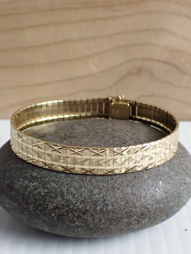 WIN-Online-Shop-Women-In-Need-Community-Cooperative-Resale-Thrift-Store-Jewelry-Gold-Silver-Clothing-Furniture-Antiques-Vintage-Books-Christmas-Victoria-BC-%2B%252864%2529.png
