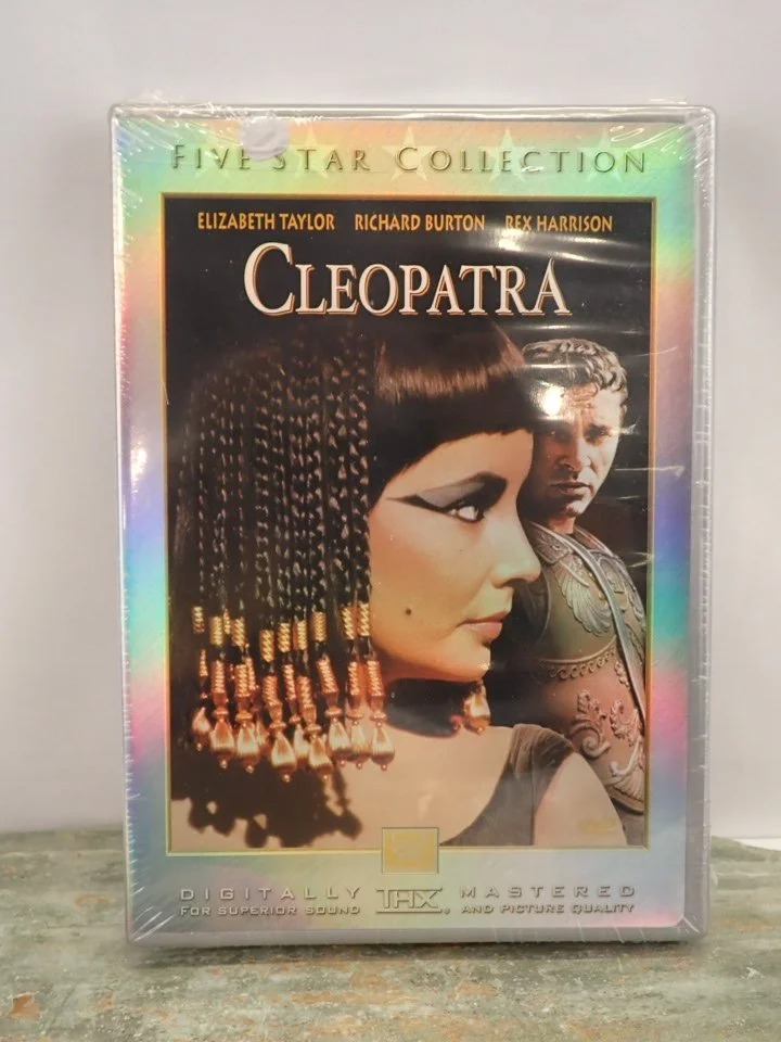 WIN-Online-Shop-Women-In-Need-Community-Cooperative-Resale-Thrift-Store-Jewelry-Gold-Silver-Clothing-Furniture-Antiques-Vintage-Books-Christmas-Victoria-BC- (145).JPG