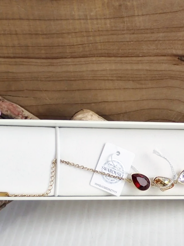 WIN-Online-Shop-Women-In-Need-Community-Cooperative-Resale-Thrift-Store-Jewelry-Gold-Silver-Clothing-Furniture-Antiques-Vintage-Books-Christmas-Victoria-BC-+%2813%29.png
