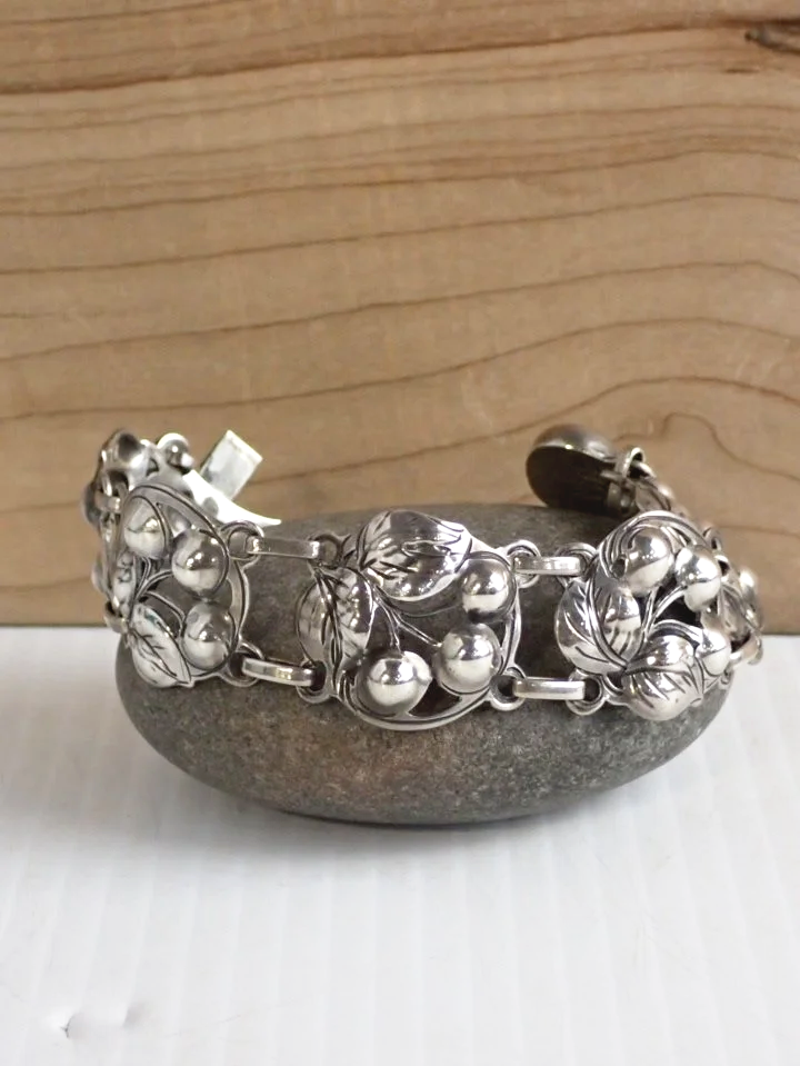 WIN-Online-Shop-Women-In-Need-Community-Cooperative-Resale-Thrift-Store-Jewelry-Gold-Silver-Clothing-Furniture-Antiques-Vintage-Books-Christmas-Victoria-BC-+%28245%29.png