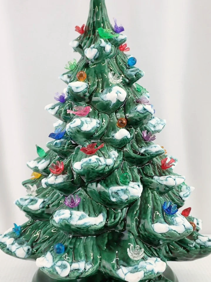 WIN-Online-Shop-Women-In-Need-Community-Cooperative-Resale-Thrift-Store-Jewelry-Gold-Silver-Clothing-Furniture-Antiques-Vintage-Books-Christmas-Victoria-BC-+%2836%29.png