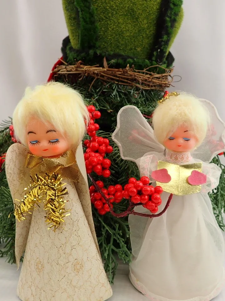 WIN-Online-Shop-Women-In-Need-Community-Cooperative-Resale-Thrift-Store-Jewelry-Gold-Silver-Clothing-Furniture-Antiques-Vintage-Books-Christmas-Victoria-BC- (147).JPG