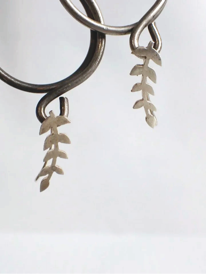 WIN-Online-Shop-Women-In-Need-Community-Cooperative-Resale-Thrift-Store-Jewelry-Gold-Silver-Clothing-Furniture-Antiques-Vintage-Books-Christmas-Victoria-BC-%2525252B%2525252528107%2525252529.png