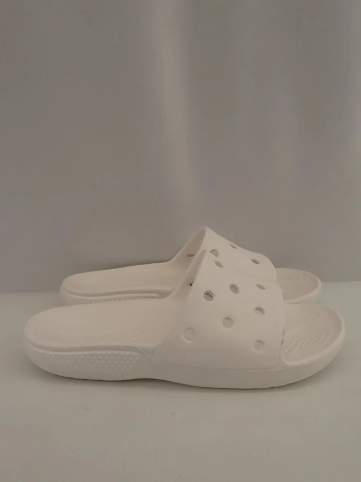 (NEW) Crocs White Relaxed Fit Classis Slide Sandals (6)
