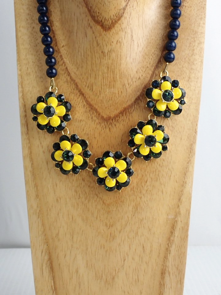 WIN+Online+Shop+Women+In+Need+Community+Cooperative+Resale+Thrift+Store+Jewelry+Gold+Silver+Clothing+Shoes+Home+Interior+Decor+Furniture+Antiques+Vintage+Books+Christmas+Victoria+BC+%2873%29.png