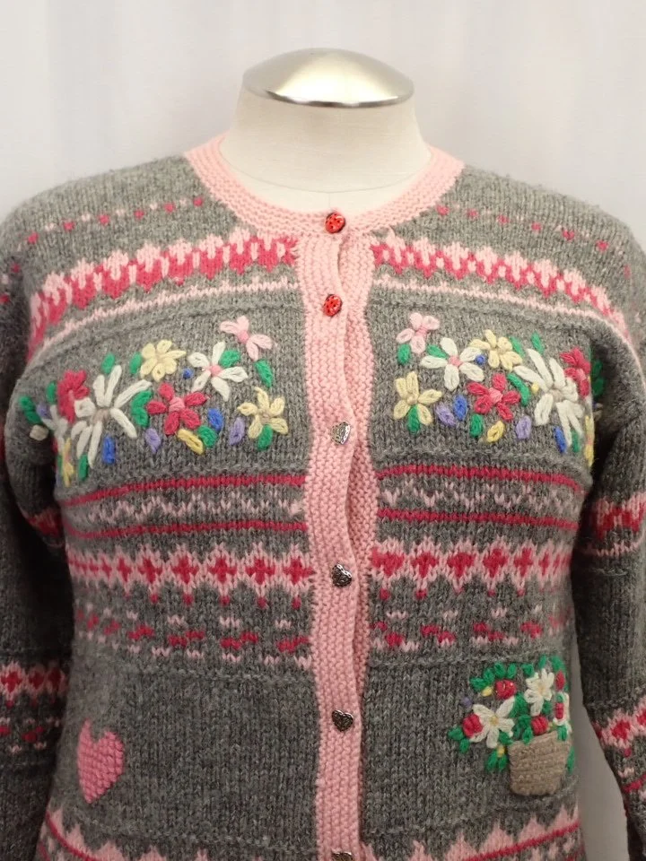 WIN-Online-Shop-Women-In-Need-Community-Cooperative-Resale-Thrift-Store-Jewelry-Gold-Silver-Clothing-Furniture-Antiques-Vintage-Books-Christmas-Victoria-BC- (104).JPG