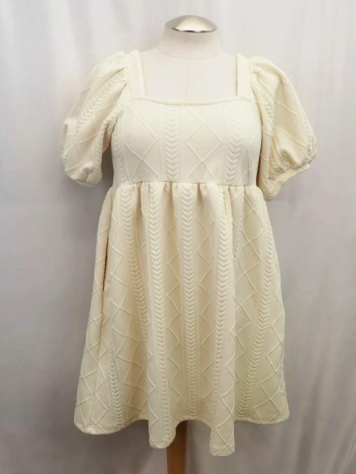 WIN-Online-Shop-Women-In-Need-Community-Cooperative-Resale-Thrift-Store-Jewelry-Gold-Silver-Clothing-Furniture-Antiques-Vintage-Books-Christmas-Victoria-BC-%2B%2528179%2529.png