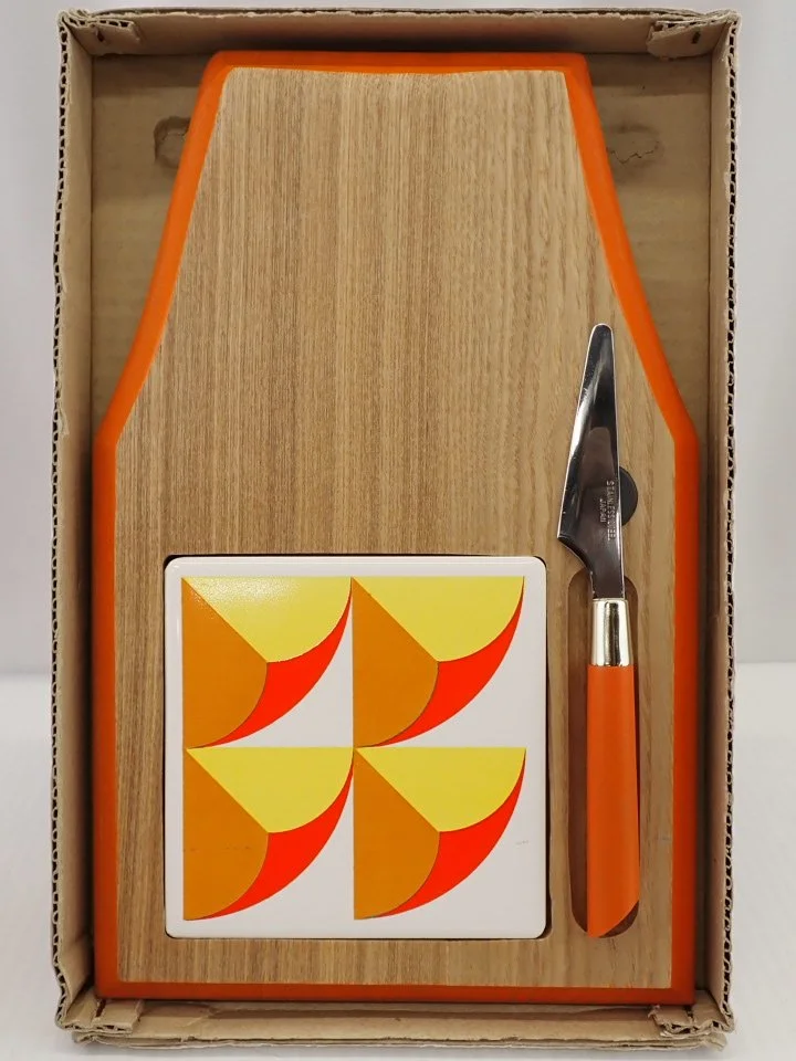 WIN-Online-Shop-Women-In-Need-Community-Cooperative-Resale-Thrift-Store-Jewelry-Gold-Silver-Clothing-Furniture-Antiques-Vintage-Books-Christmas-Victoria-BC- (227).JPG