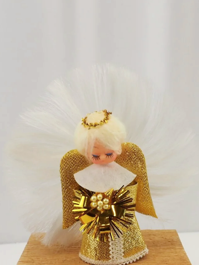 WIN-Online-Shop-Women-In-Need-Community-Cooperative-Resale-Thrift-Store-Jewelry-Gold-Silver-Clothing-Furniture-Antiques-Vintage-Books-Christmas-Victoria-BC-+%2846%29.png