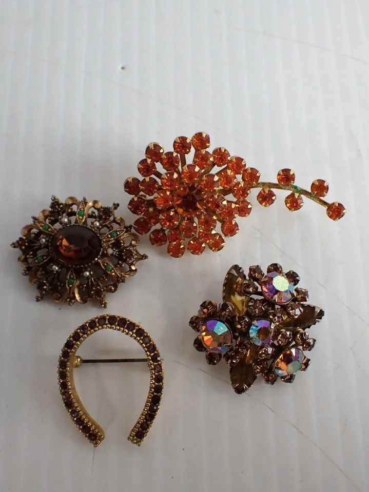 WIN-Online-Shop-Women-In-Need-Community-Cooperative-Resale-Thrift-Store-Jewelry-Gold-Silver-Clothing-Furniture-Antiques-Vintage-Books-Christmas-Victoria-BC-+%28126%29.png