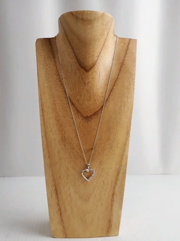 WIN-Online-Shop-Women-In-Need-Community-Cooperative-Resale-Thrift-Store-Jewelry-Gold-Silver-Clothing-Furniture-Antiques-Vintage-Books-Christmas-Victoria-BC-+%2840%29.png