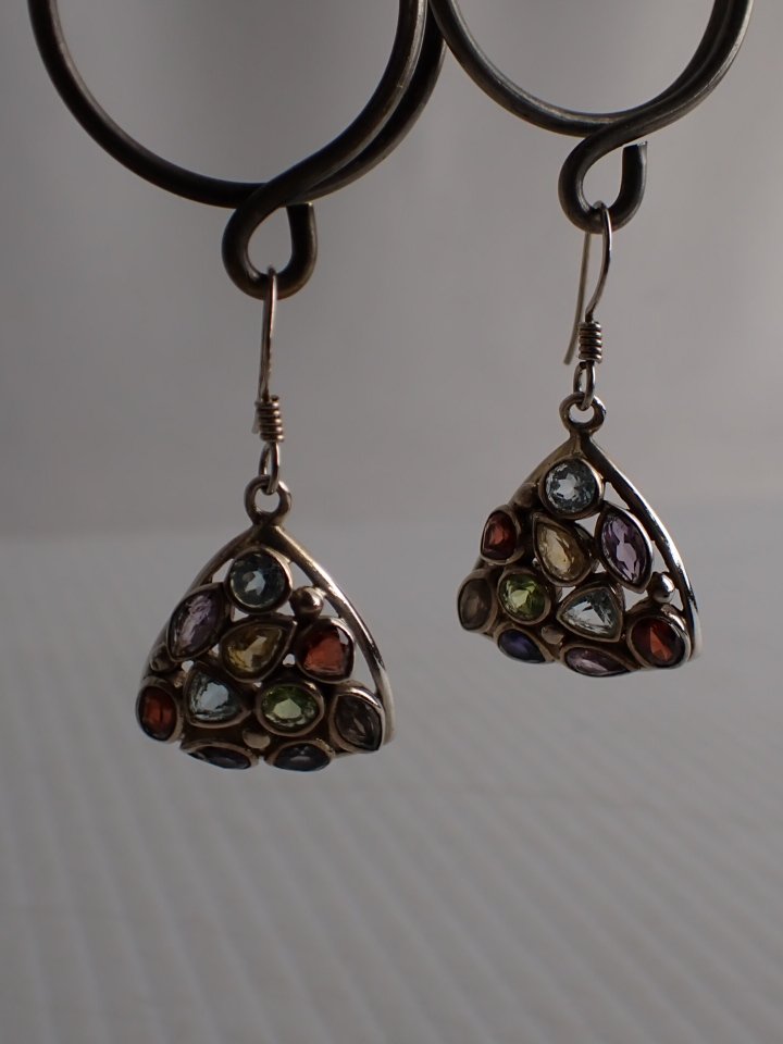 WIN-Online-Shop-Women-In-Need-Community-Cooperative-Resale-Thrift-Store-Jewelry-Gold-Silver-Clothing-Furniture-Antiques-Vintage-Books-Christmas-Victoria-BC- (50).JPG