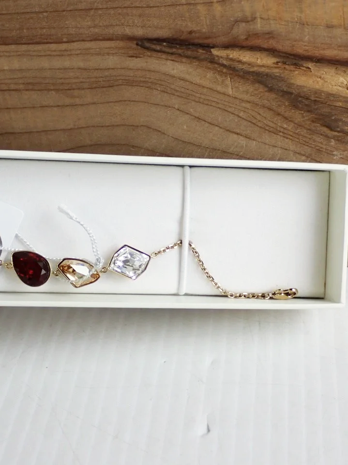 WIN-Online-Shop-Women-In-Need-Community-Cooperative-Resale-Thrift-Store-Jewelry-Gold-Silver-Clothing-Furniture-Antiques-Vintage-Books-Christmas-Victoria-BC-+%2812%29.png