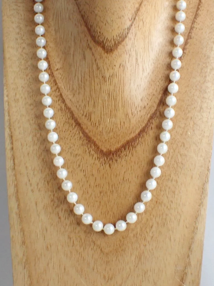 14K White Gold Clasp Pearl Necklace