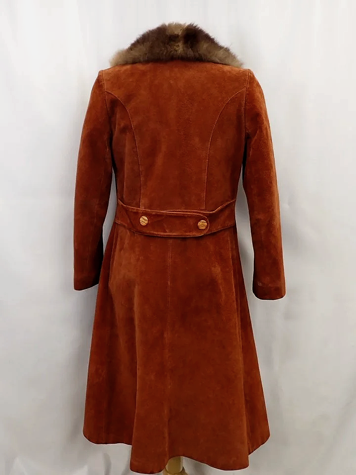 WIN-Online-Shop-Women-In-Need-Community-Cooperative-Resale-Thrift-Store-Jewelry-Gold-Silver-Clothing-Furniture-Antiques-Vintage-Books-Christmas-Victoria-BC-%2B%2528155%2529.png