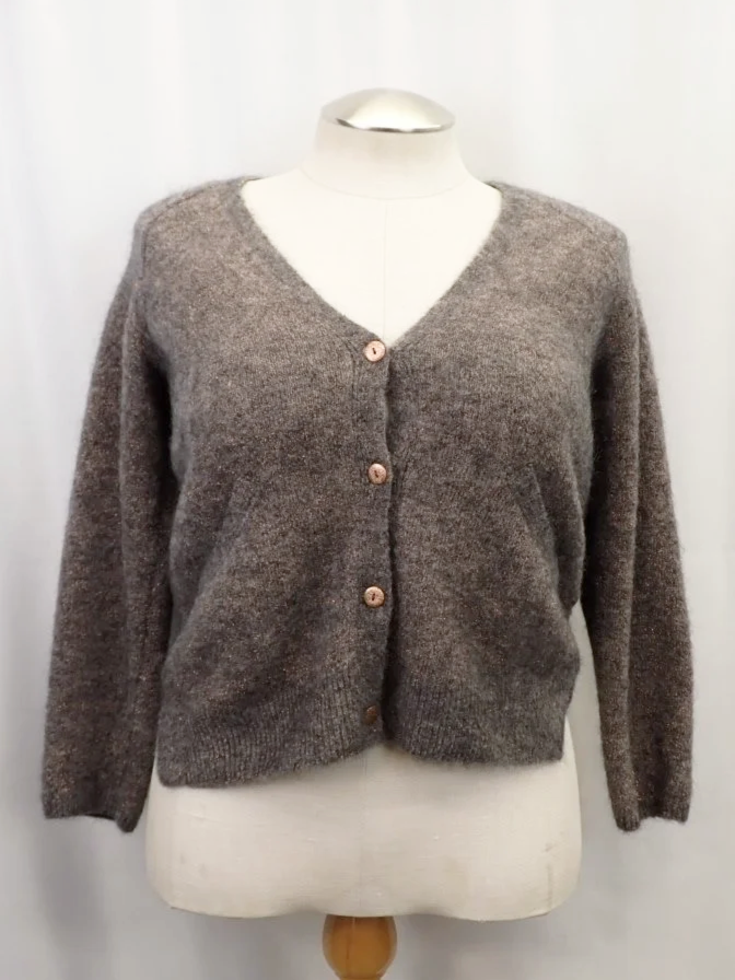 WIN-Online-Shop-Women-In-Need-Community-Cooperative-Resale-Thrift-Store-Jewelry-Gold-Silver-Clothing-Furniture-Antiques-Vintage-Books-Christmas-Victoria-BC-+%2822%29.png