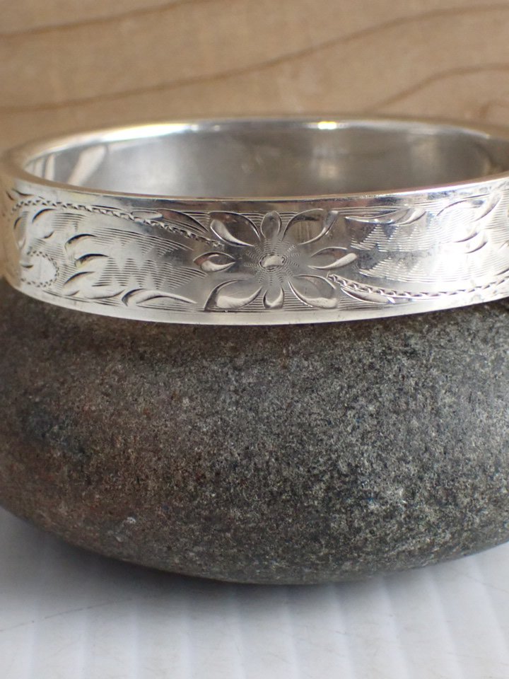 WIN-Online-Shop-Women-In-Need-Community-Cooperative-Resale-Thrift-Store-Jewelry-Gold-Silver-Clothing-Furniture-Antiques-Vintage-Books-Christmas-Victoria-BC- (406) - Copy.JPG