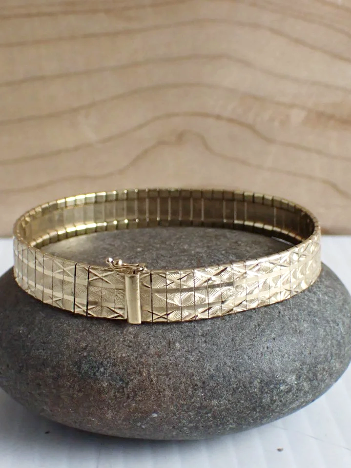 WIN-Online-Shop-Women-In-Need-Community-Cooperative-Resale-Thrift-Store-Jewelry-Gold-Silver-Clothing-Furniture-Antiques-Vintage-Books-Christmas-Victoria-BC-+%2869%29.png