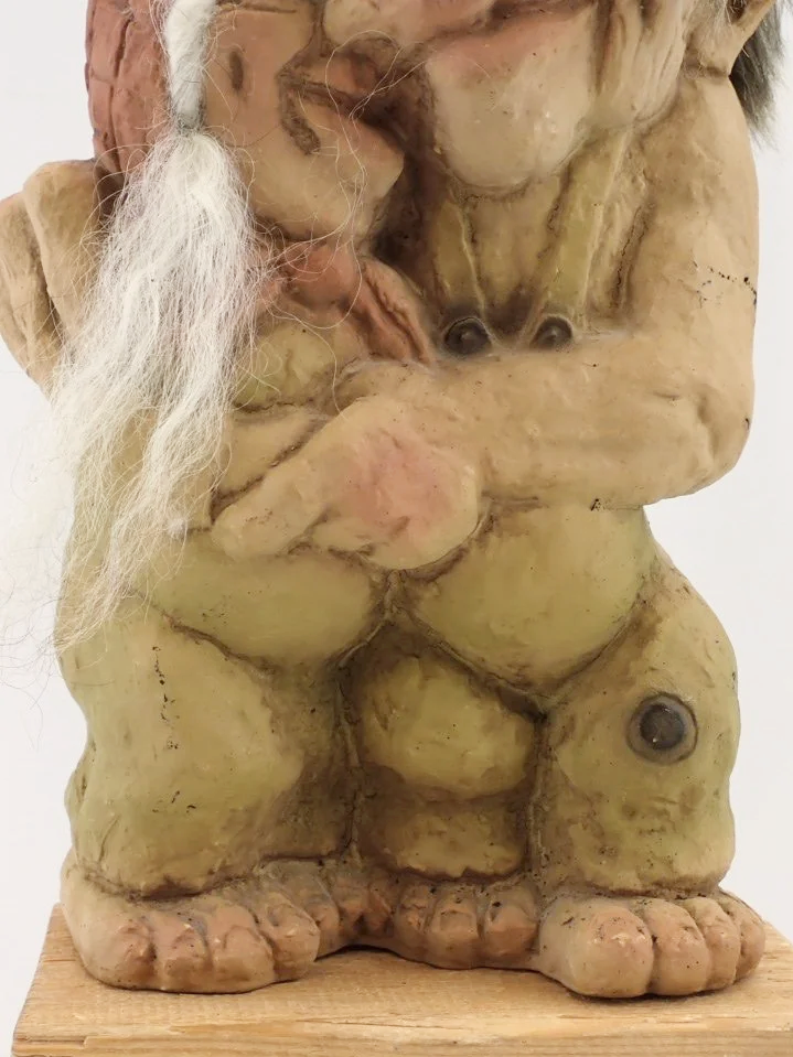 WIN-Online-Shop-Women-In-Need-Community-Cooperative-Resale-Thrift-Store-Jewelry-Gold-Silver-Clothing-Furniture-Antiques-Vintage-Books-Christmas-Victoria-BC-+%2844%29.png