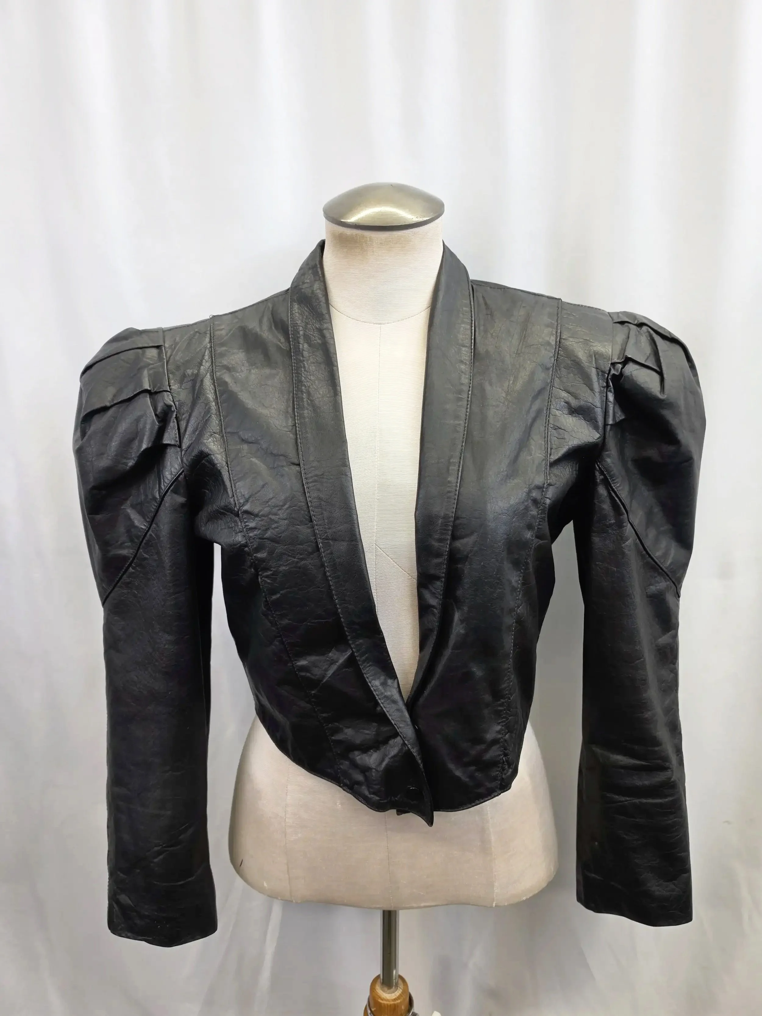 Lobo's Leather Vintage Black Pleated Puff Shoulder Cropped Jacket (8)