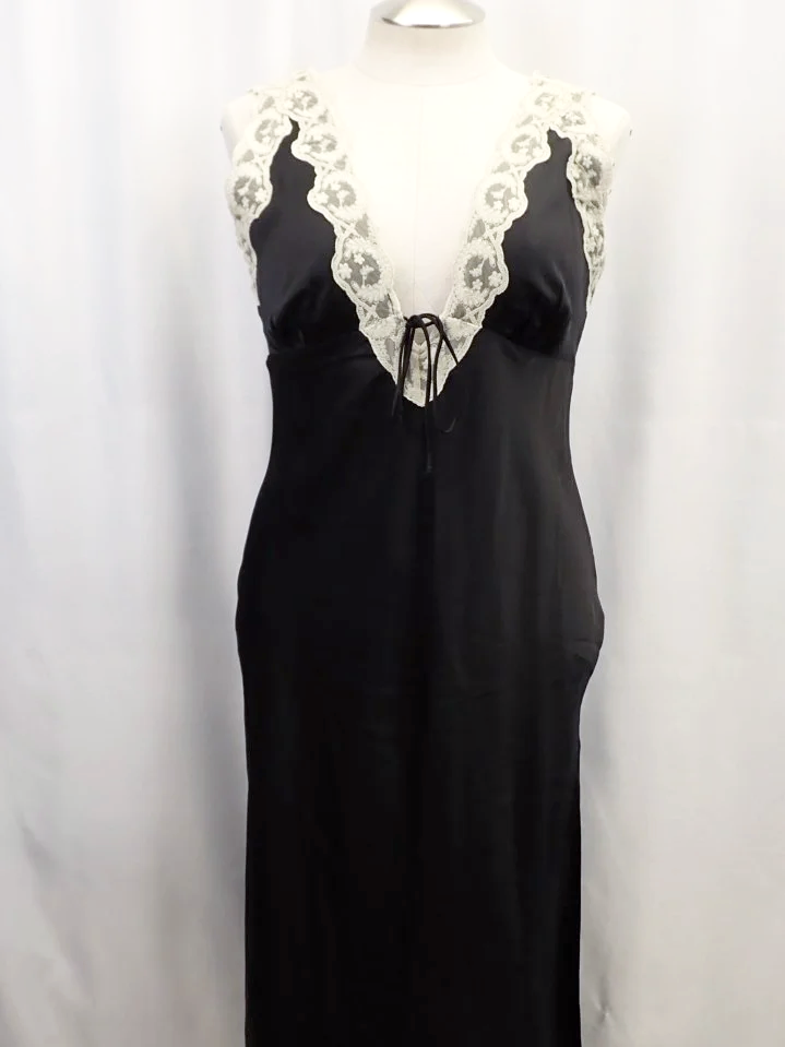 WIN-Online-Shop-Women-In-Need-Community-Cooperative-Resale-Thrift-Store-Jewelry-Gold-Silver-Clothing-Furniture-Antiques-Vintage-Books-Christmas-Victoria-BC-+%2827%29.png