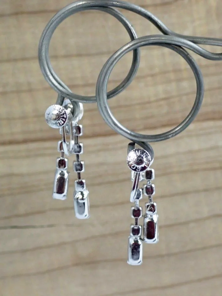 WIN-Online-Shop-Women-In-Need-Community-Cooperative-Resale-Thrift-Store-Jewelry-Gold-Silver-Clothing-Furniture-Antiques-Vintage-Books-Christmas-Victoria-BC-+%2859%29.png