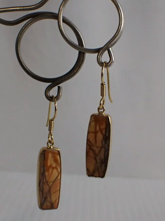 WIN-Online-Shop-Women-In-Need-Community-Cooperative-Resale-Thrift-Store-Jewelry-Gold-Silver-Clothing-Furniture-Antiques-Vintage-Books-Christmas-Victoria-BC-+%288%29.png
