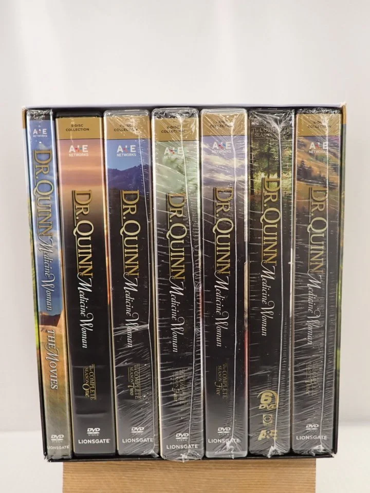 WIN-Online-Shop-Women-In-Need-Community-Cooperative-Resale-Thrift-Store-Jewelry-Gold-Silver-Clothing-Furniture-Antiques-Vintage-Books-Christmas-Victoria-BC- (155).JPG