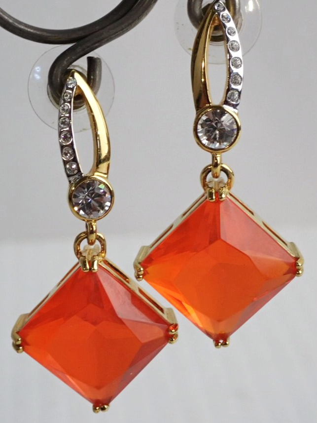 WIN+Online+Shop+Women+In+Need+Community+Cooperative+Resale+Thrift+Store+Jewelry+Gold+Silver+Clothing+Shoes+Home+Interior+Decor+Furniture+Antiques+Vintage+Books+Christmas+Victoria+BC+%28179%29.png