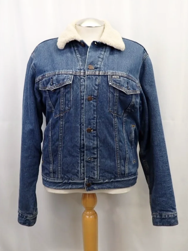 WIN-Online-Shop-Women-In-Need-Community-Cooperative-Resale-Thrift-Store-Jewelry-Gold-Silver-Clothing-Furniture-Antiques-Vintage-Books-Christmas-Victoria-BC-+%2825%29.png