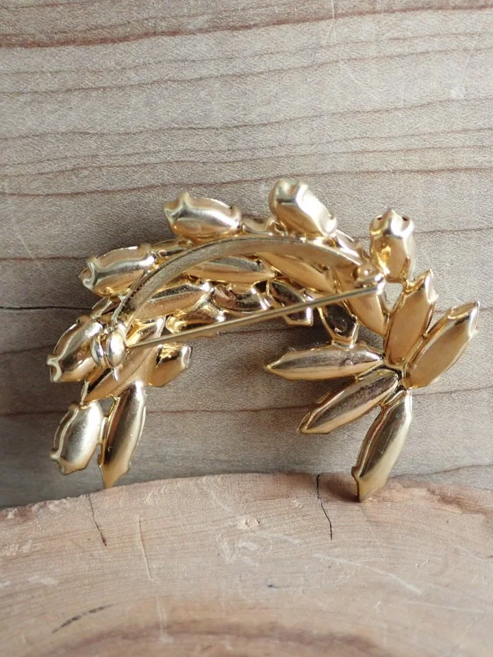 WIN-Online-Shop-Women-In-Need-Community-Cooperative-Resale-Thrift-Store-Jewelry-Gold-Silver-Clothing-Furniture-Antiques-Vintage-Books-Christmas-Victoria-BC- (280).JPG