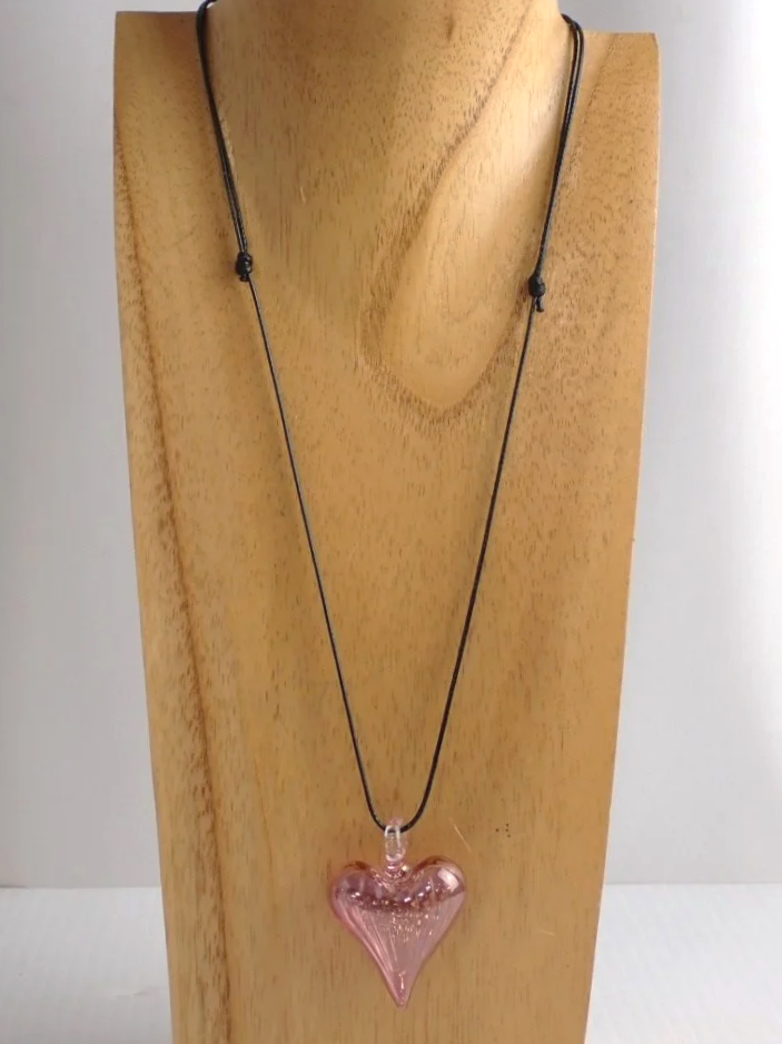 WIN-Online-Shop-Women-In-Need-Community-Cooperative-Resale-Thrift-Store-Jewelry-Gold-Silver-Clothing-Furniture-Antiques-Vintage-Books-Christmas-Victoria-BC-+%2817%29.png