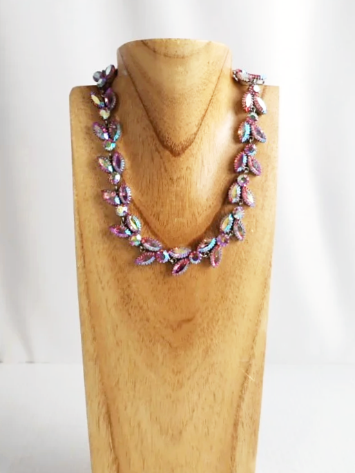 WIN-Online-Shop-Women-In-Need-Community-Cooperative-Resale-Thrift-Store-Jewelry-Gold-Silver-Clothing-Furniture-Antiques-Vintage-Books-Christmas-Victoria-BC-%2B%25281%2529.png