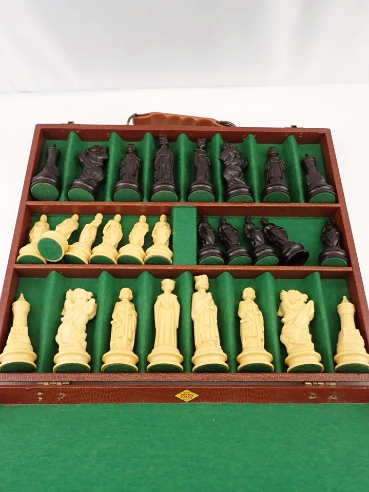 WIN-Online-Shop-Women-In-Need-Community-Cooperative-Resale-Thrift-Store-Jewelry-Gold-Silver-Clothing-Furniture-Antiques-Vintage-Books-Christmas-Victoria-BC-+%28133%29.png