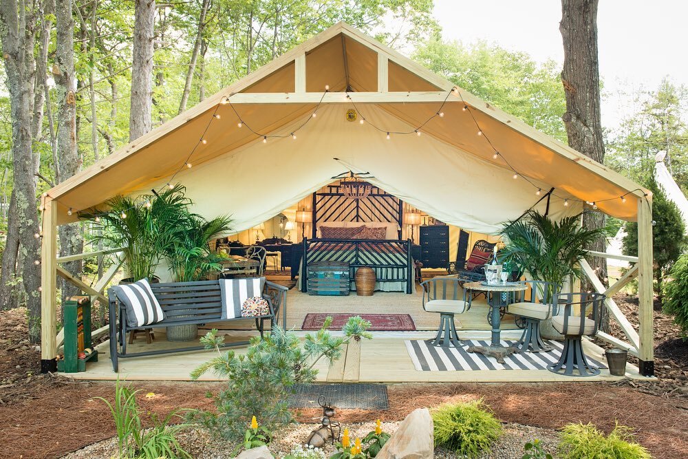 This isn&rsquo;t camping. This is GLAMPING. @antiquesonnine does it right at @sandypinesmaine with a creative, comfortable, and glamorous camping experiences.

#glamping #kennebunkportmaine #thewaylifeshouldbe #vacationland #campmaine #brandphotograp