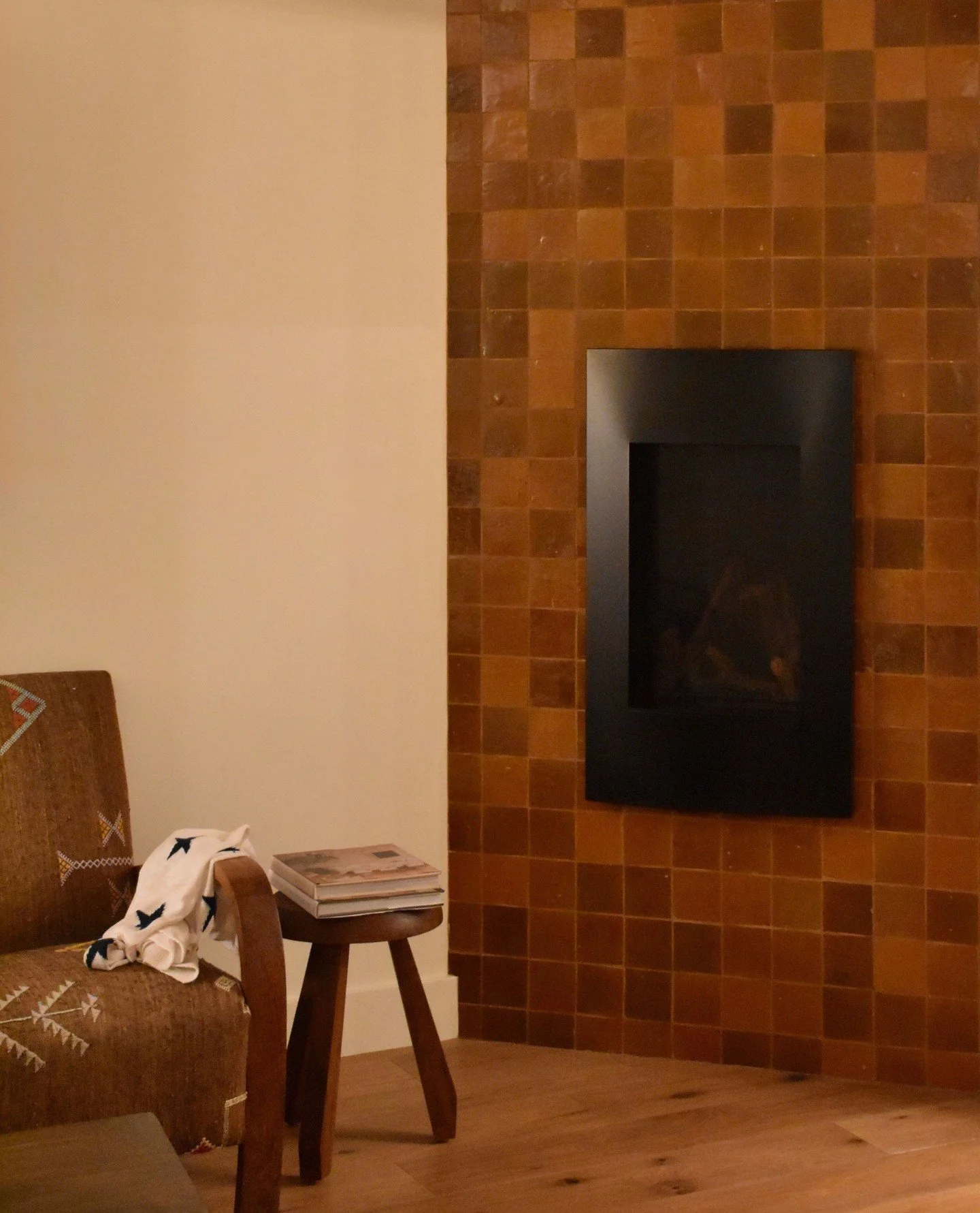 Late evenings are best spent with a novel by the fireplace.⁠
⁠
Captured by @t_shep2