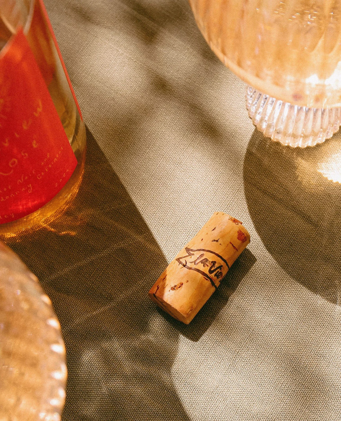 This is how we welcome weekends in wine country. Hotel guests are invited to savor a complimentary glass of @skyviewlosalamos ros&eacute; in the lobby lounge, Fridays &amp; Saturdays, 3&ndash;5pm.⁠
⁠
.⁠
.⁠
.⁠
⁠
⁠
Photo: @lorenmislavsky