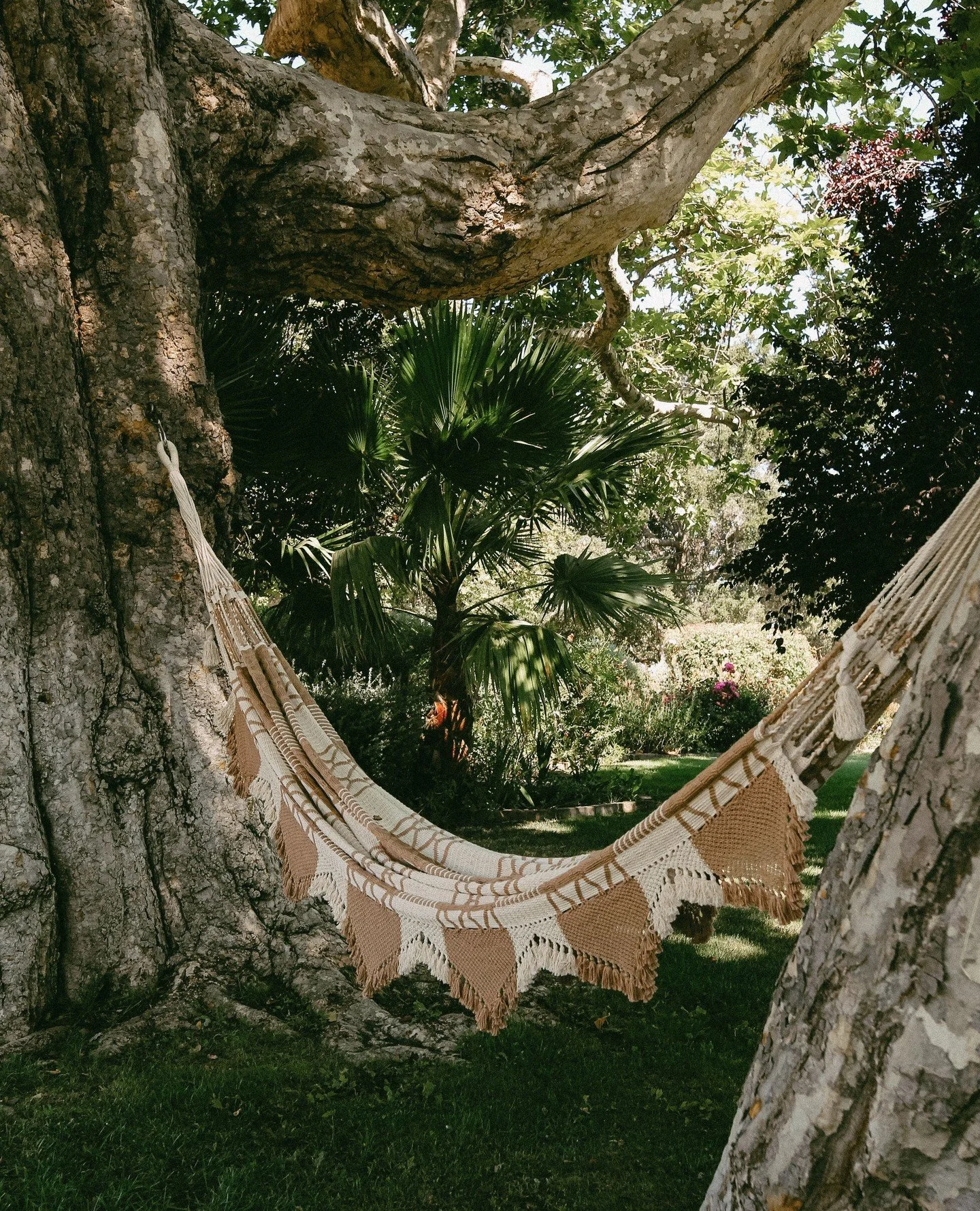 We&rsquo;ve always been drawn to pieces that do more than just sit pretty. Meaningful hospitality design can connect people, place, and purpose &mdash; and the traditional Bolivian hammocks featured at Hotel Ynez have history woven right in. ⁠
⁠
Over
