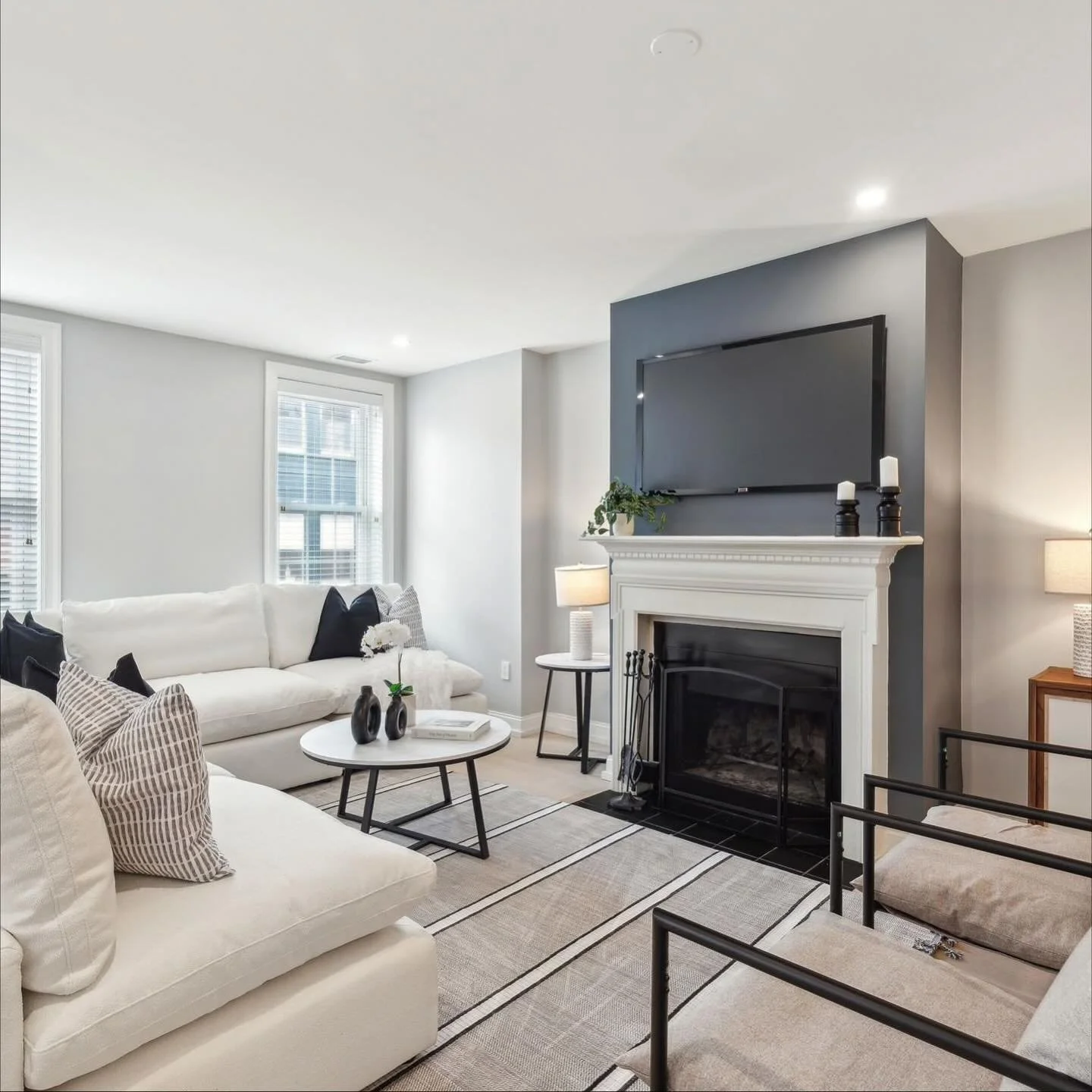 Pretty sun filled home on Spruce 🤍