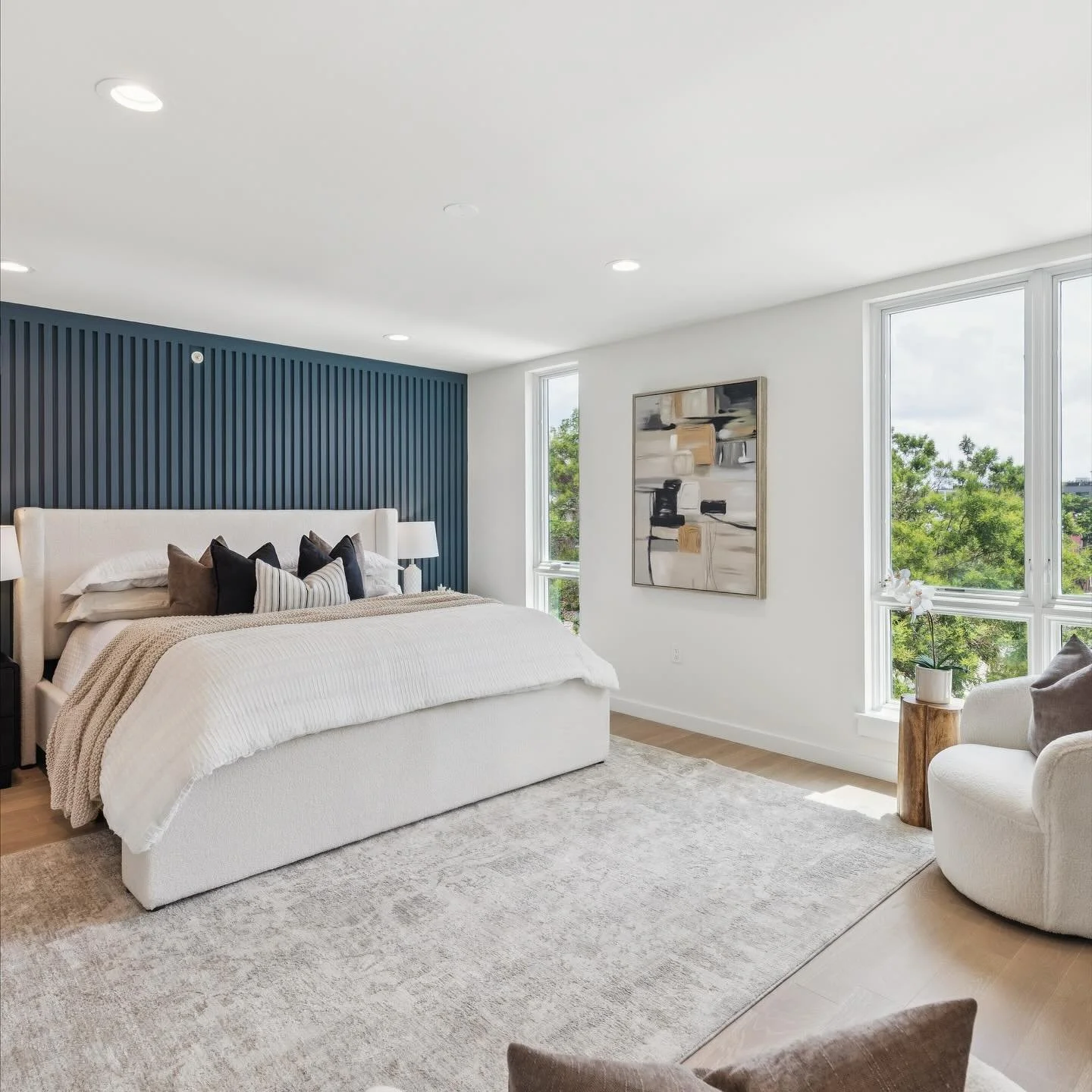 The primary suite at Brenna Walk deserves a spot on the grid. Still obsessed with the bathroom finishes @catalystcitydevelopment 😍