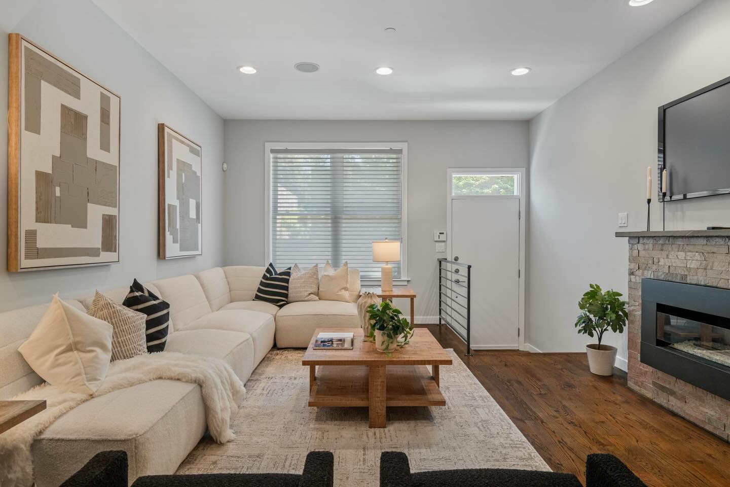 Posting this babe before it&rsquo;s handed over to the new owners! 728 S 18th 🖤 As always thank you to @myphillynest for having us!
