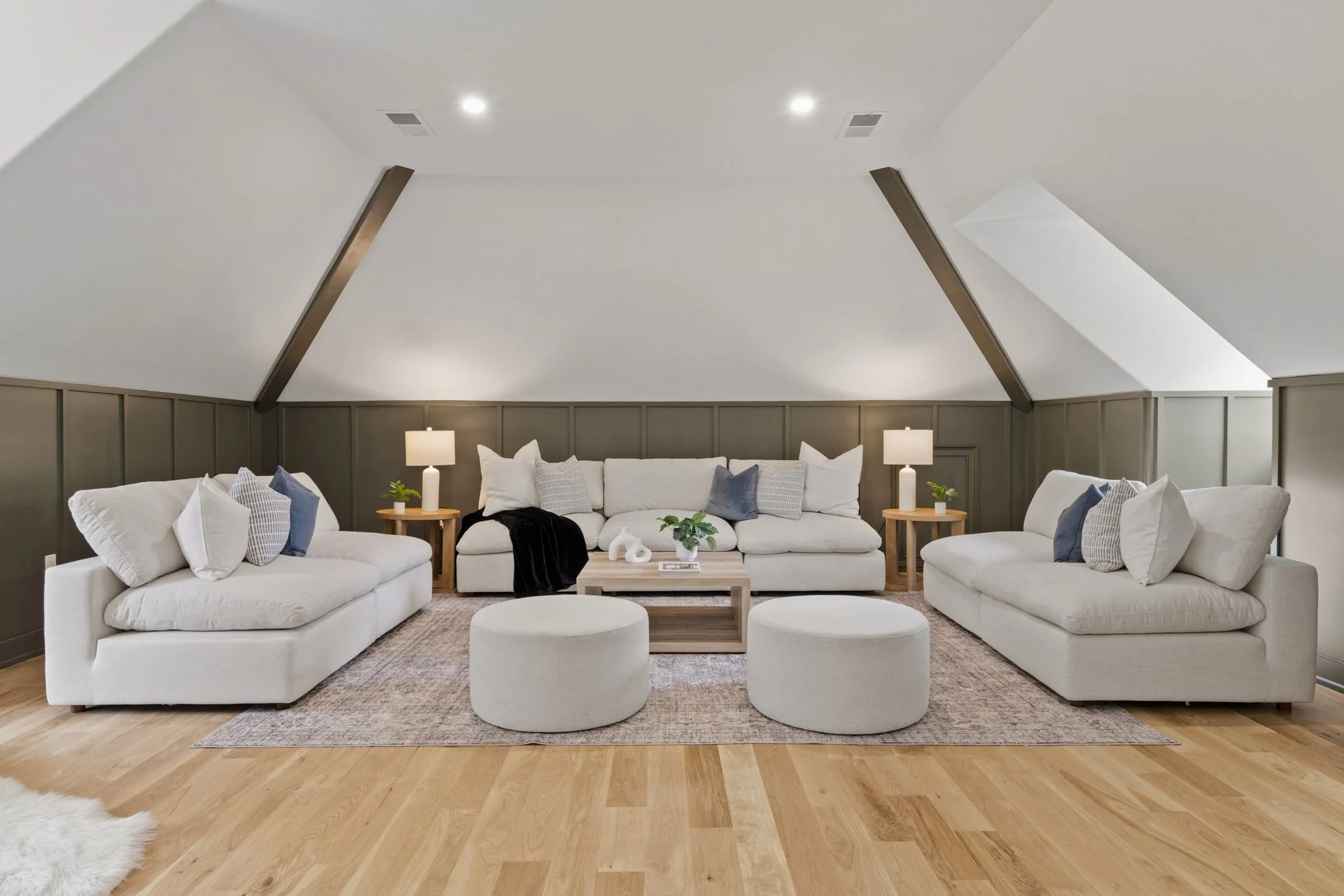 103-web-or-mls-725-w-curry-dr.jpg