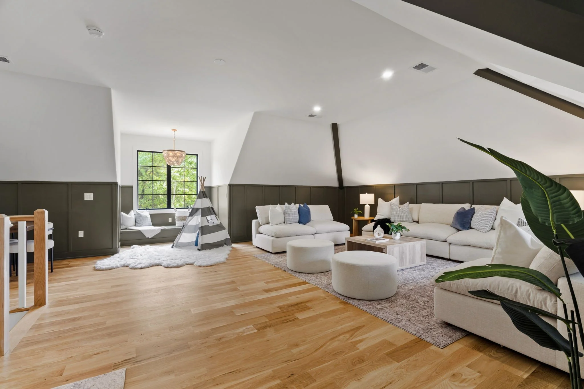 98-web-or-mls-725-w-curry-dr.jpg