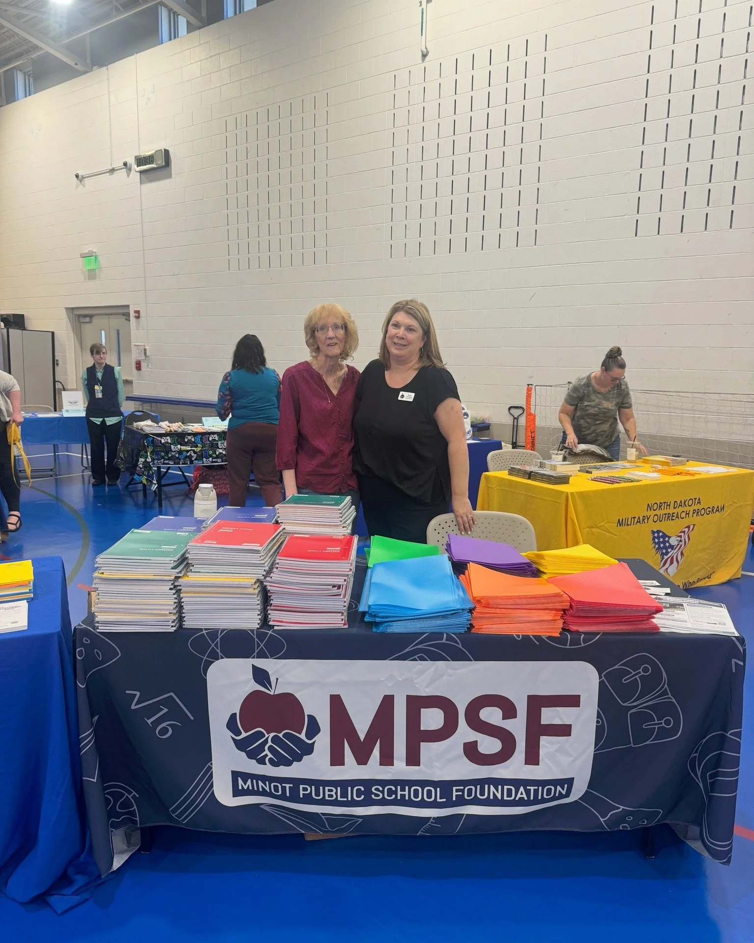 ✏🎒 This past Friday, MPSF participated in the Back-to-School Supplies Brigade at MAFB, where we handed out notebooks and plastic pocket folders to 200 military families at the youth center.