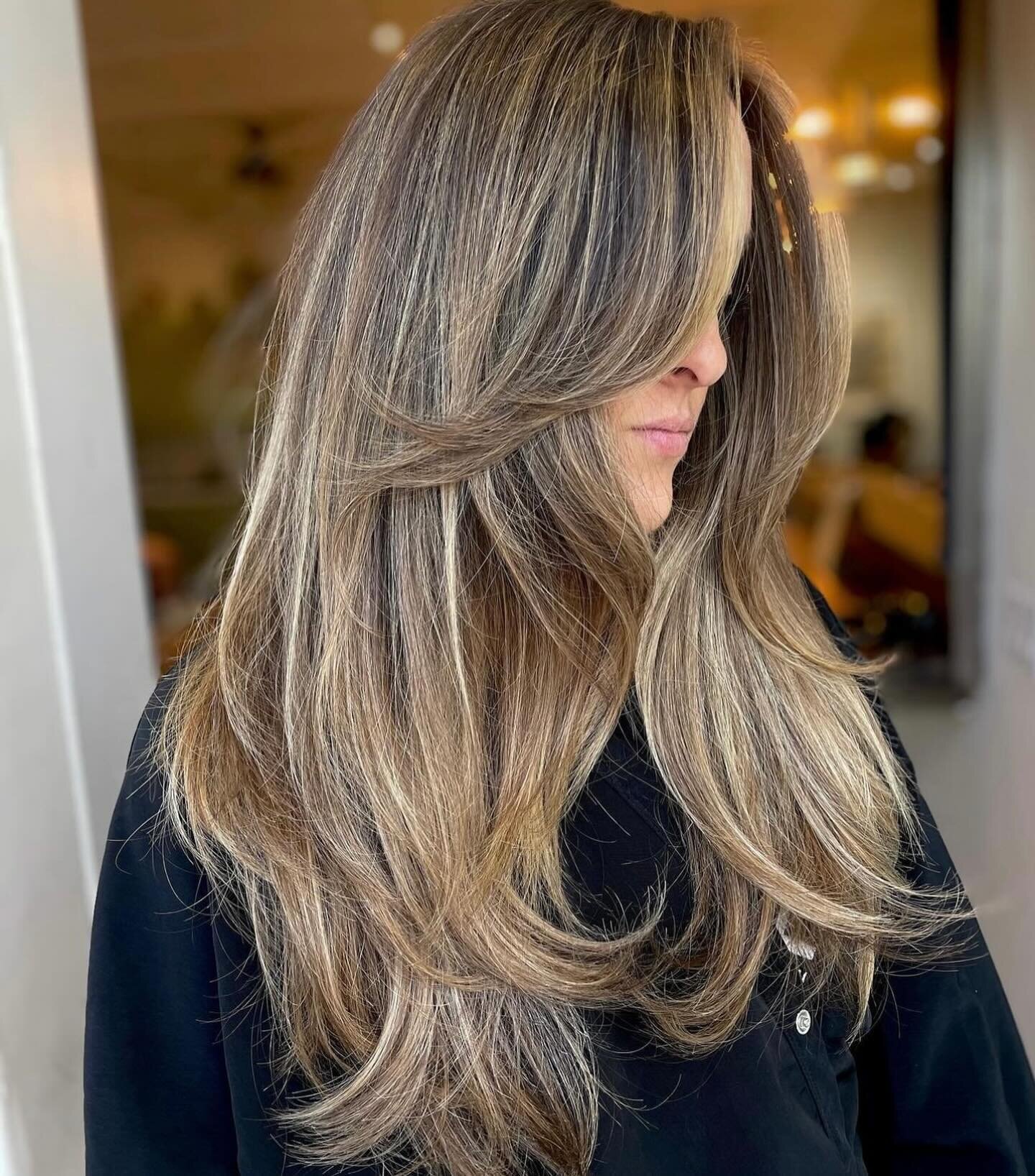 Who&rsquo;s ready to go lighter for spring?! 💐🌼

Color// @color_by_savanna
Cut// @soniap_hair 

#ciesalon #cieacademymalibu #brunnettebalayage #beachwaves #malibu #redken #redkenshadeseq #loreal #lorealpro #brunettehair